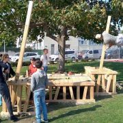 Moving spaces: Bau multifunktionaler Möbel gemeinsam mit Jugendlichen